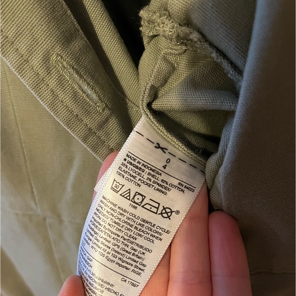 Gap Sage Green NWT Button Down V-Neck Jumpsuit - Picture 3 of 3